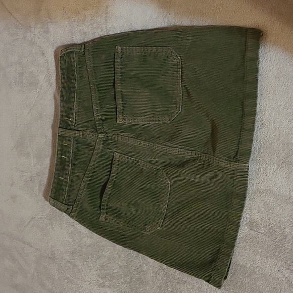 Hollister Green Mini Skirt - Picture 3 of 7